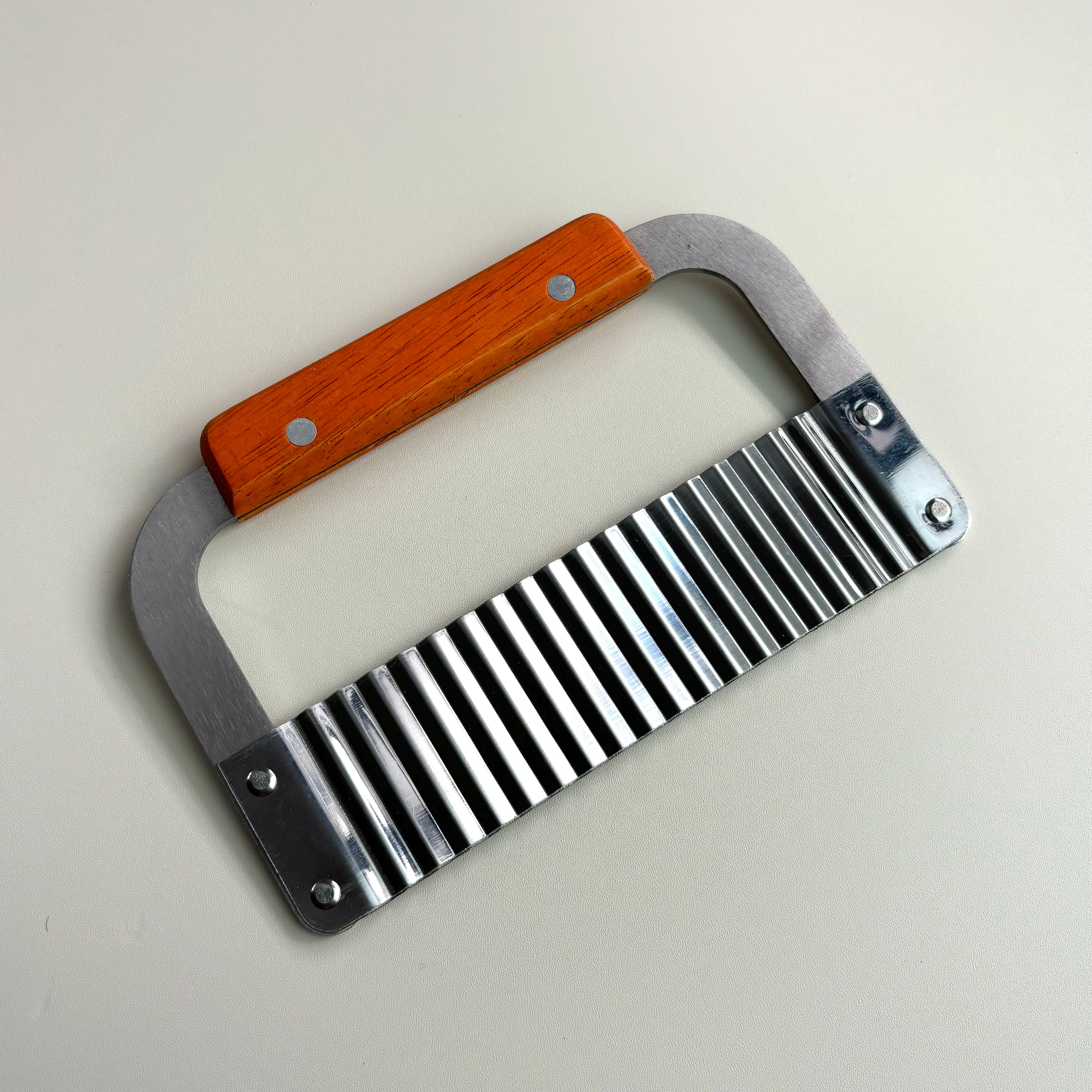 Crinkle Cutter w/ wooden handle Raw Essentials Philippines
